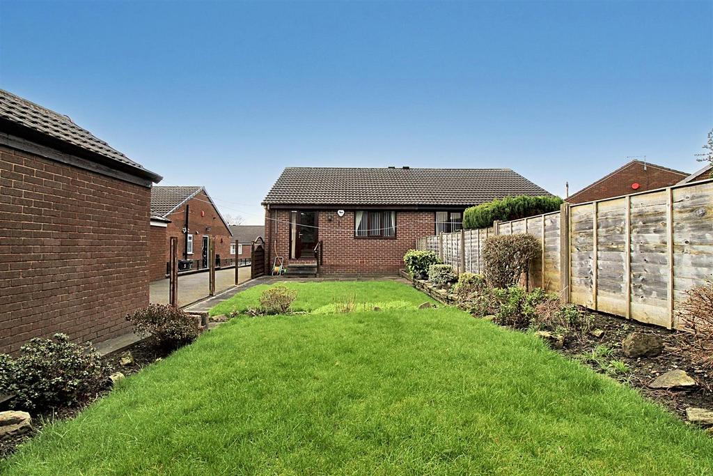 Buttermere Drive, Dalton, Huddersfield, HD5 9EN 2 bed semidetached