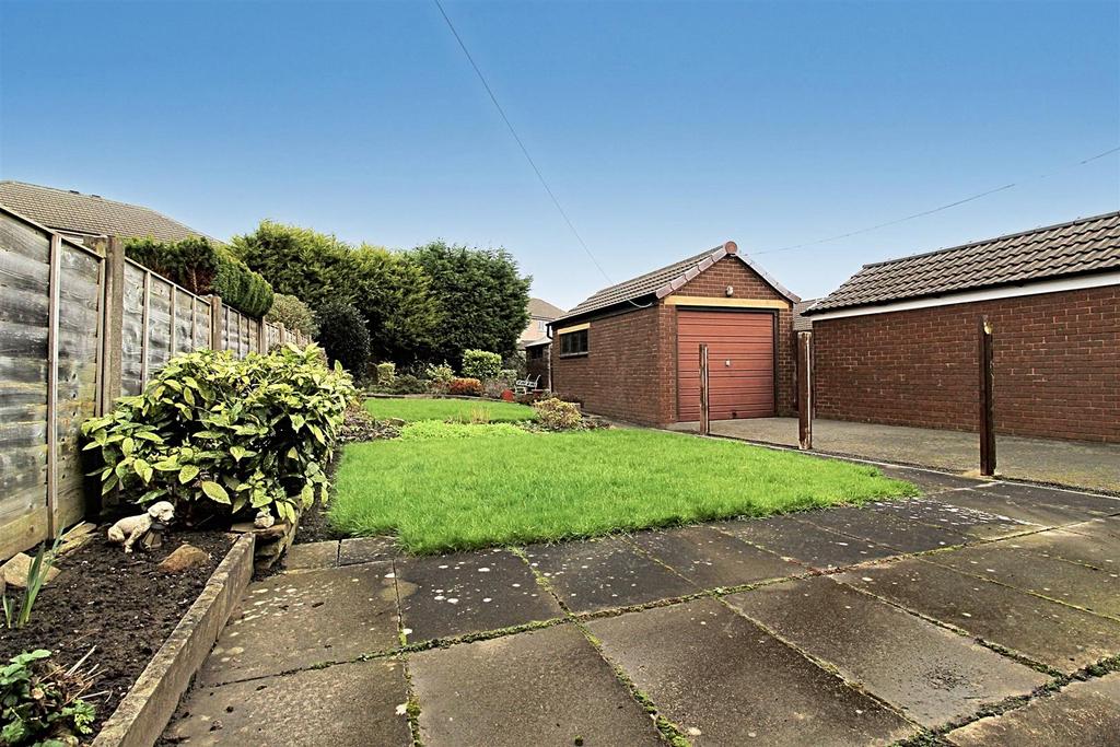Buttermere Drive, Dalton, Huddersfield, HD5 9EN 2 bed semidetached