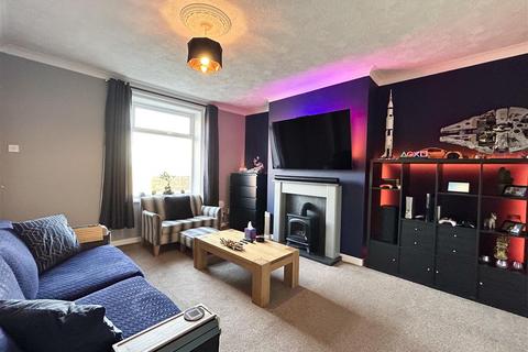 2 bedroom terraced house for sale, Commercial Road, Skelmanthorpe, Huddersfield, HD8 9DS