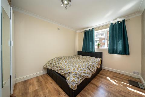 2 bedroom flat for sale - Burns Drive, Hemel Hempstead