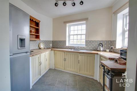 2 bedroom semi-detached house for sale, Colchester Road, Clacton-On-Sea CO16