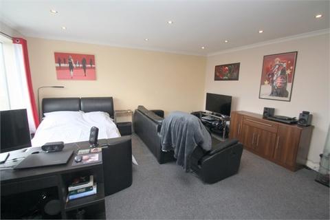 Studio for sale - Stanwell, Staines-upon-Thames, TW19