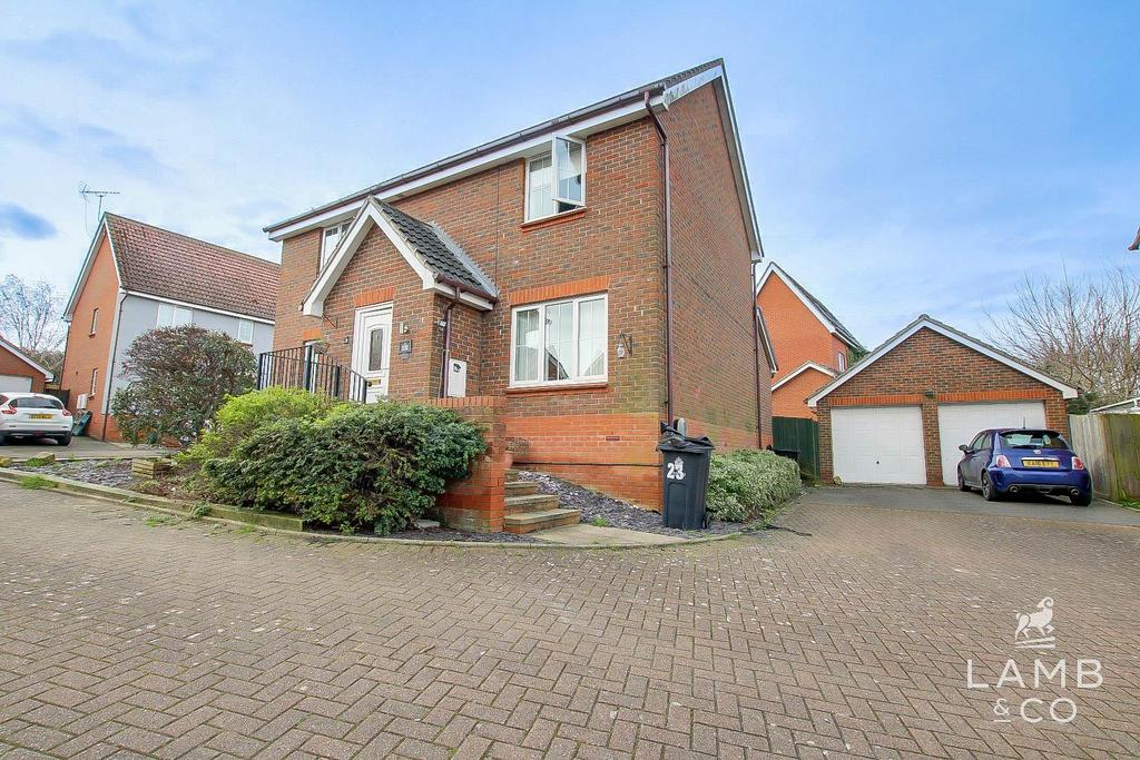 Stour Close, Harwich CO12 4 bed detached house for sale £325,000