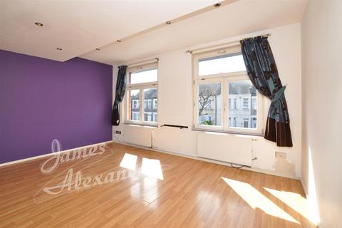 3 bedroom apartment for sale - Westcote Road, London