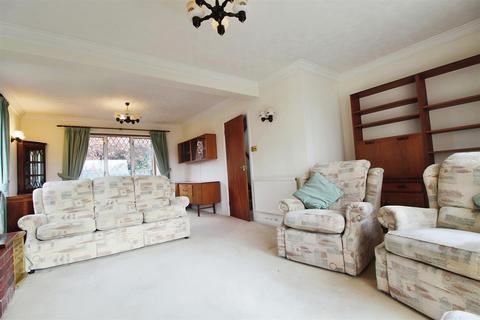 3 bedroom detached bungalow for sale - Pipers Close, Burnham