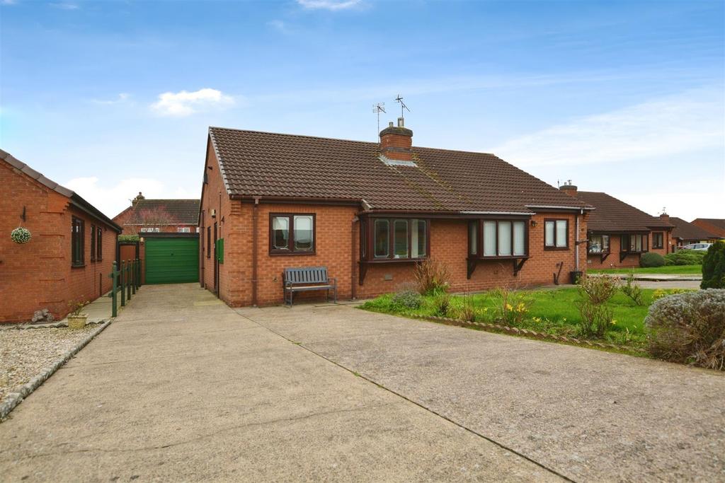 Hall Rise, Messingham, Scunthorpe 2 bed semidetached bungalow for sale