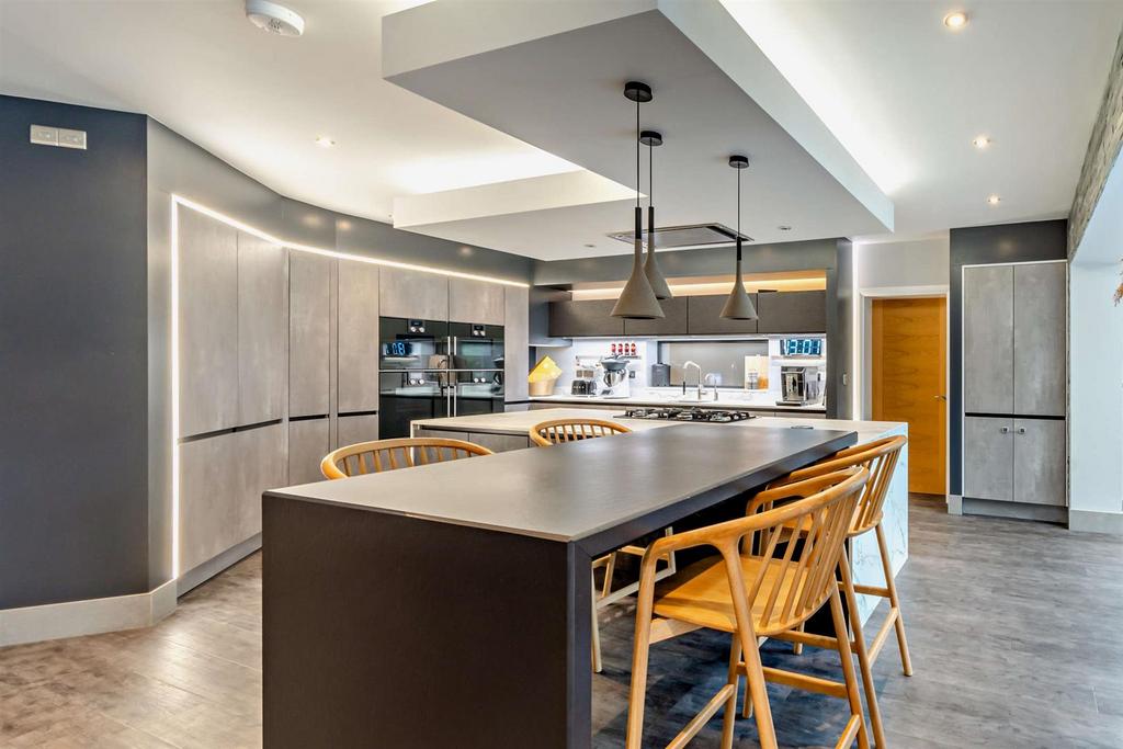 8536609-interior61-800.jpg