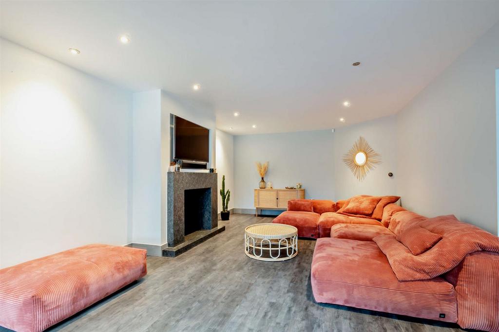 8536609-interior52-800.jpg