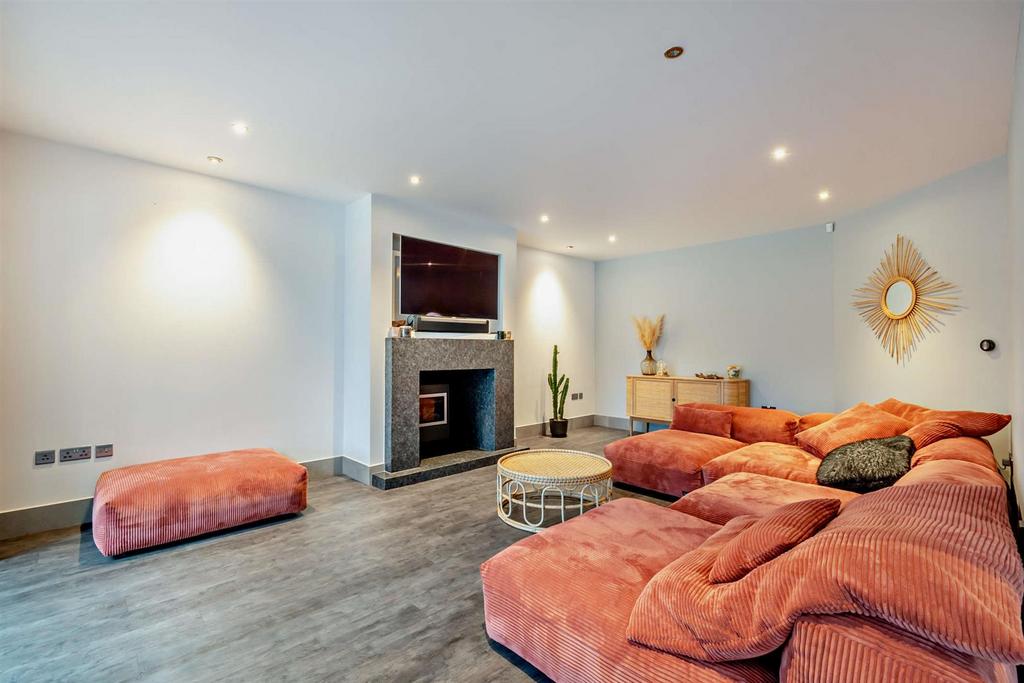 8536609-interior51-800.jpg