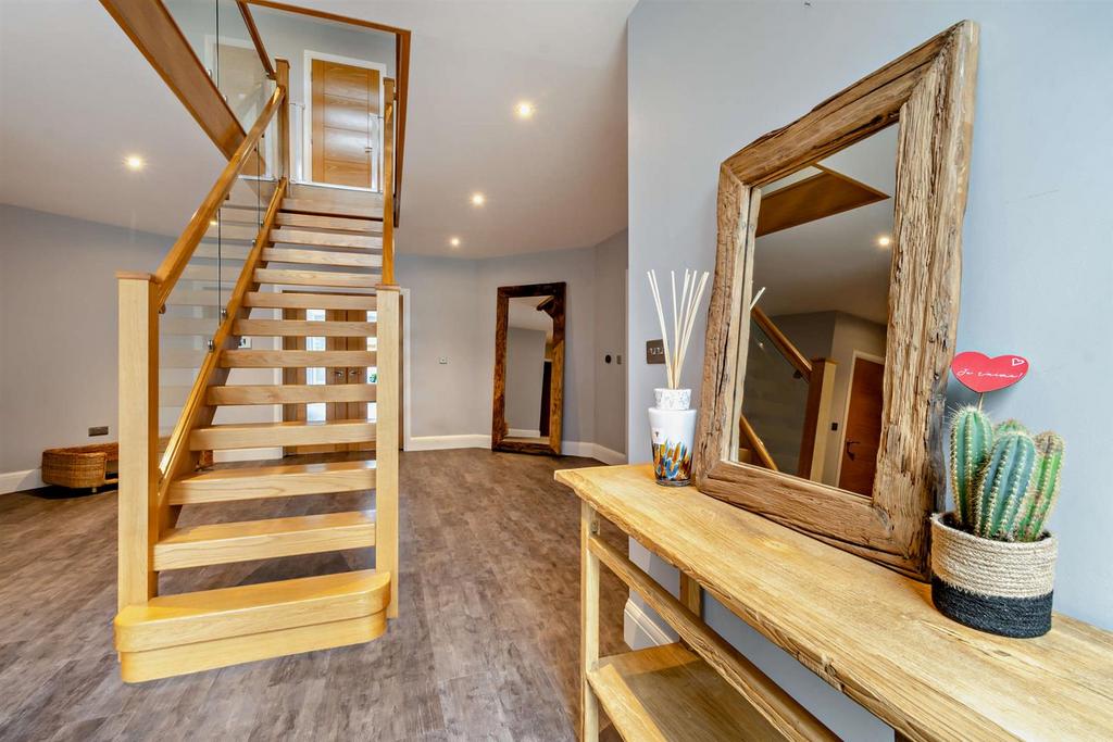8536609-interior46-800.jpg