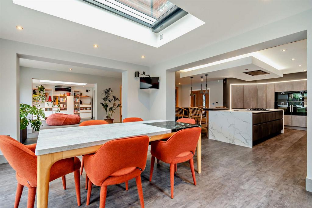 8536609-interior60-800.jpg