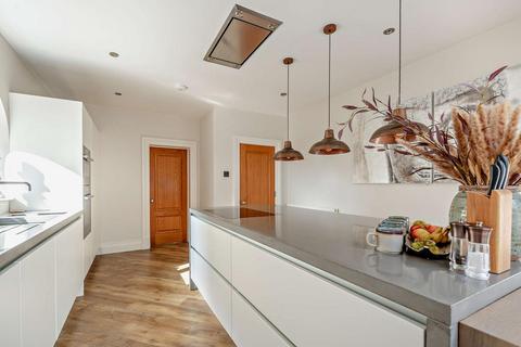 Apartment 1, Catesby House Lapworth Street, Lapworth, Solihull, B94 5QS