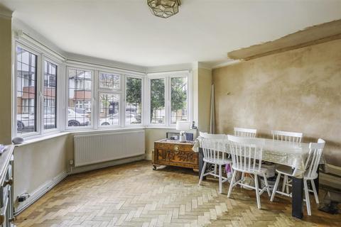 2 Buff Avenue, Banstead, SM7 2DW