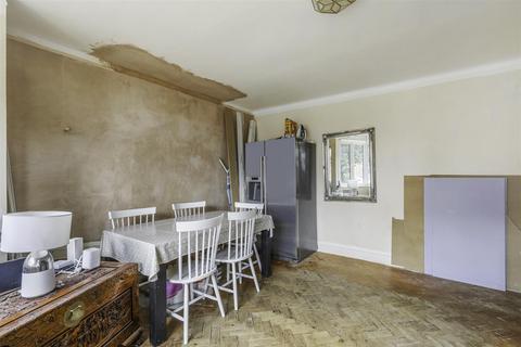 2 Buff Avenue, Banstead, SM7 2DW