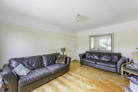 2 Buff Avenue, Banstead, SM7 2DW