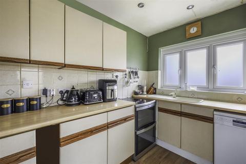 2 Buff Avenue, Banstead, SM7 2DW