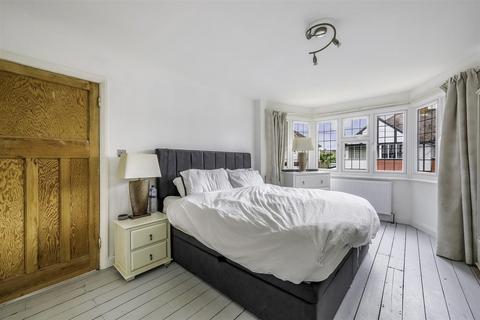 2 Buff Avenue, Banstead, SM7 2DW