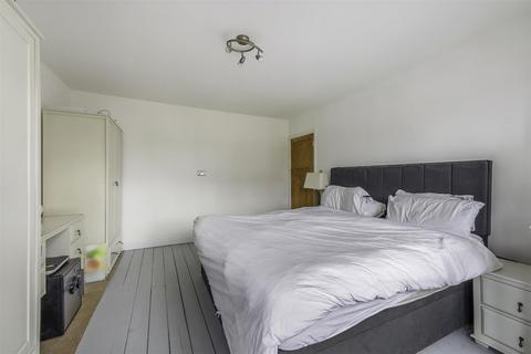 2 Buff Avenue, Banstead, SM7 2DW