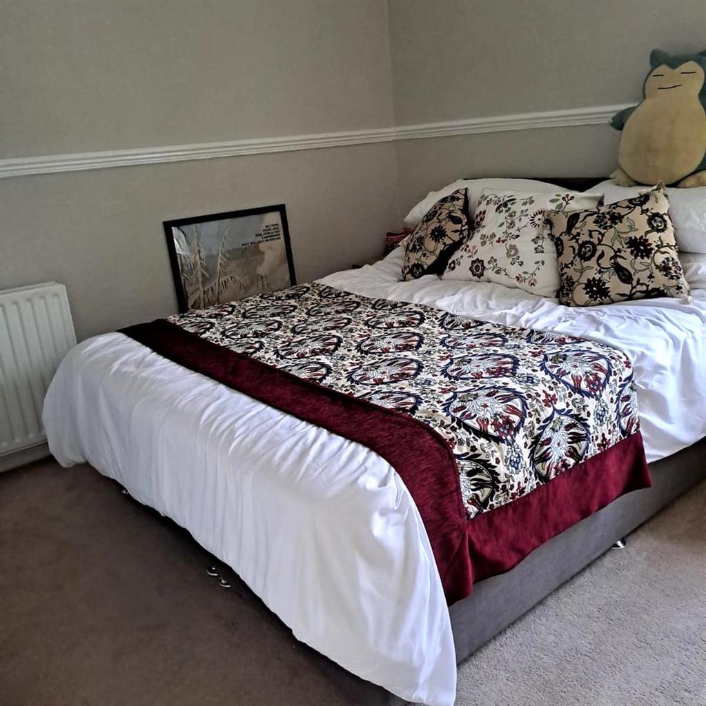 Annexe bedroom.jpg