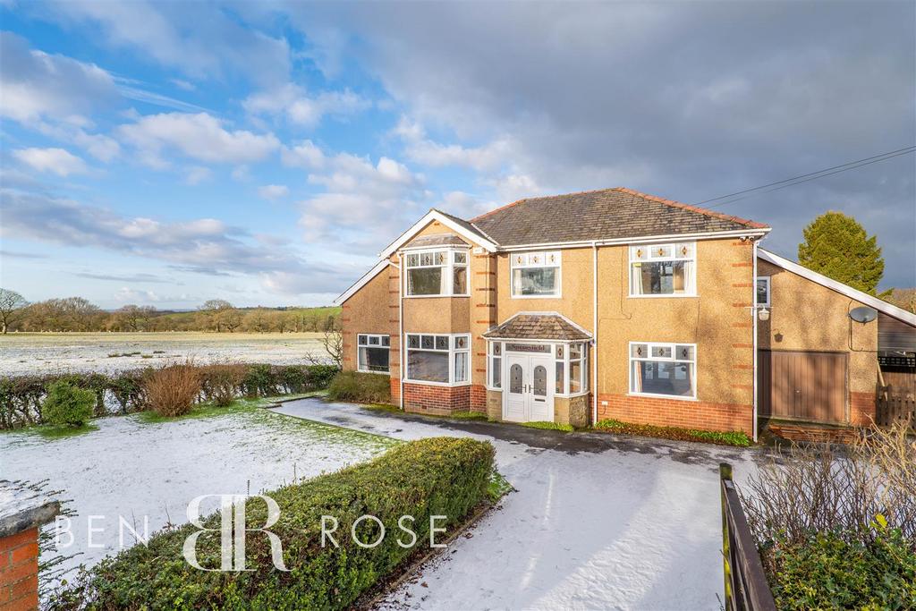 Blackburn Road, Wheelton, Chorley 3 bed detached house for sale £549,995