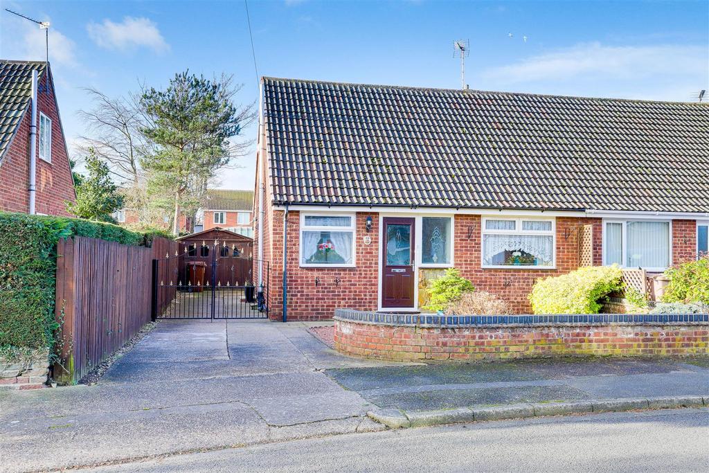 Lodge Road, Long Eaton NG10 3 bed detached bungalow for sale £240,000