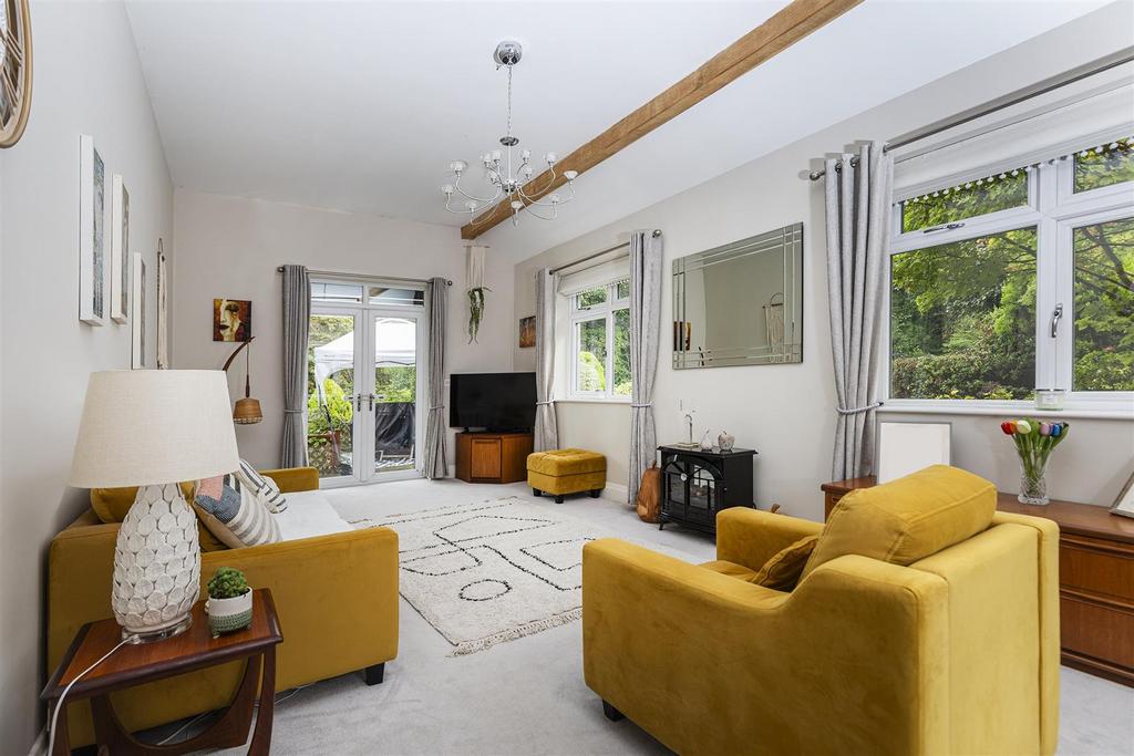 Far Banks, Honley, Holmfirth 4 bed house £580,000