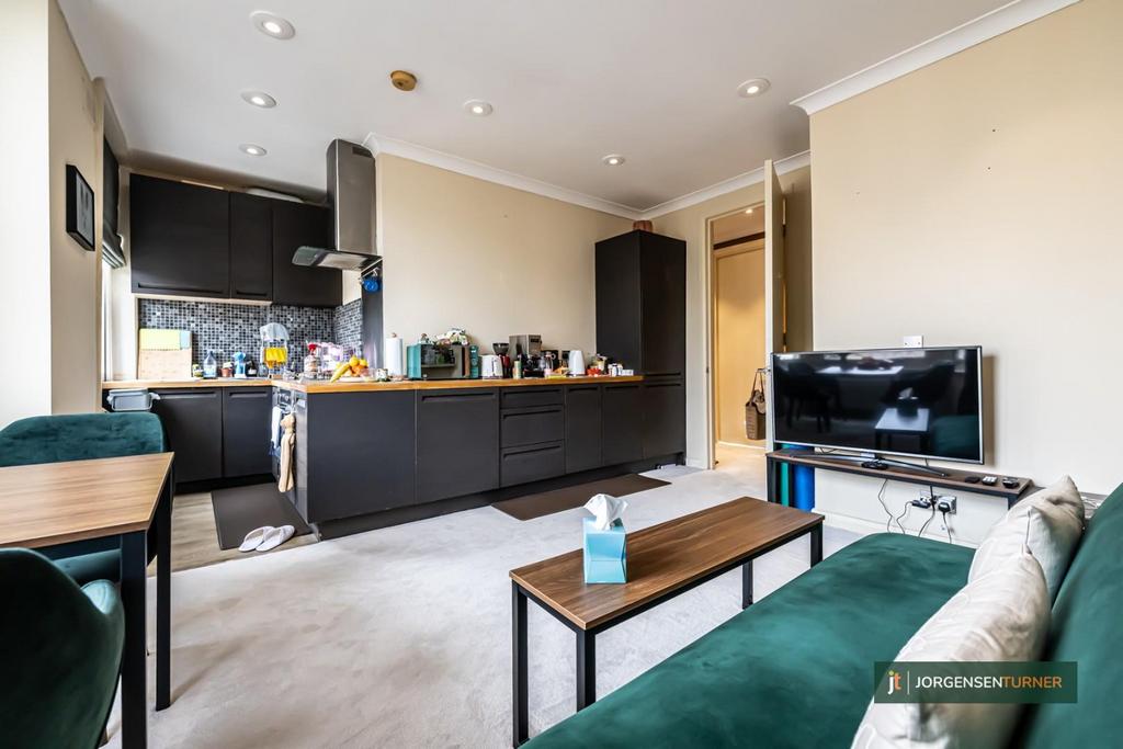 Rec/kitchen 81 C-005 LR - JT.jpg