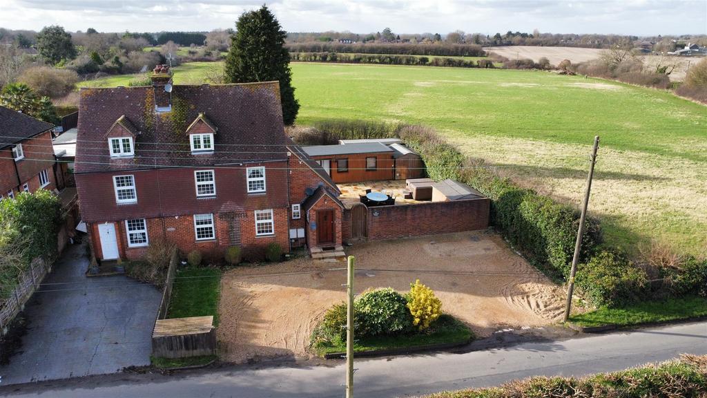 School Lane, West Kingsdown, Sevenoaks 4 bed semidetached house for