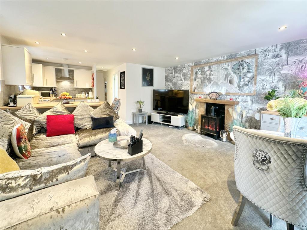 Cumber Drive, Brixham 2 bed terraced bungalow £279,950