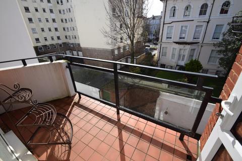 2 bedroom flat for sale, Hartington Place, Eastbourne BN21