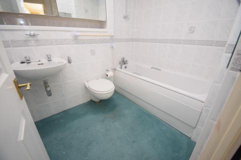 2 bedroom flat for sale, Hartington Place, Eastbourne BN21