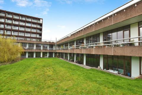 1 bedroom apartment for sale, Lake Shore Drive, Bristol