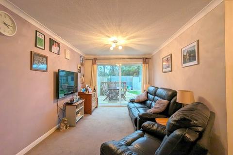 37 Ruscombe Way, Feltham, TW14 9NY