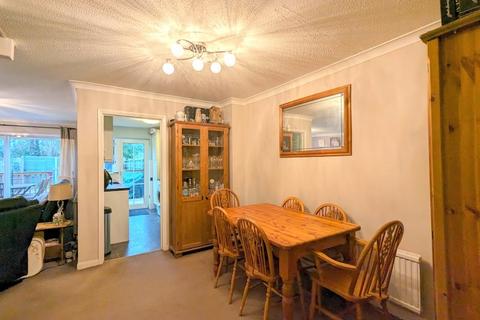 37 Ruscombe Way, Feltham, TW14 9NY