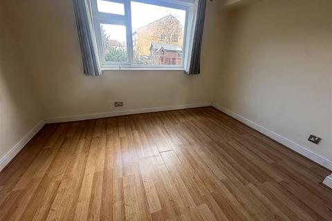 1 bedroom flat for sale, Hogarth Crescent, London SW19