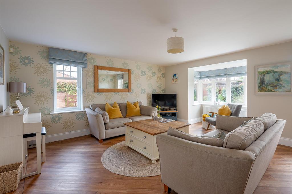 Escrick Park Court, Escrick, York, YO19 6LL 5 bed semidetached house