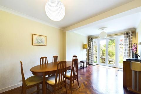90 Catlins Lane, Pinner, HA5 2BX