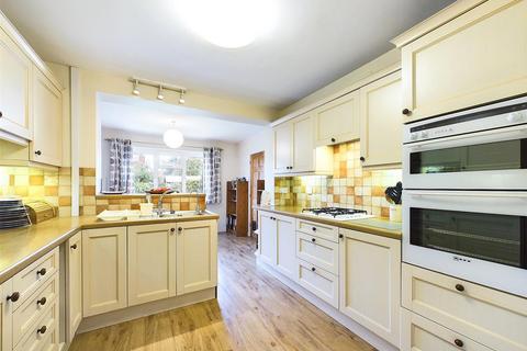 90 Catlins Lane, Pinner, HA5 2BX
