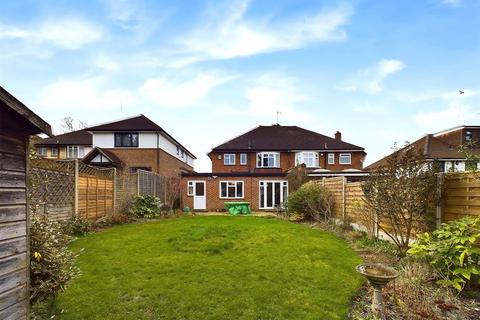 90 Catlins Lane, Pinner, HA5 2BX