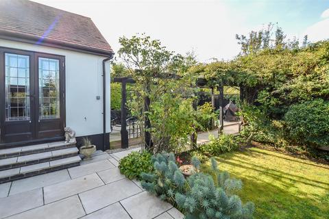 4 bedroom detached house for sale, Woodcote Road, Leigh-On-Sea SS9
