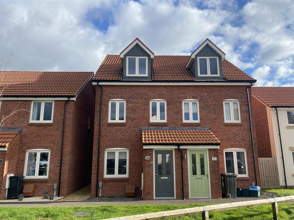 Lesley Lane, Monkton Heathfield 3 bed semidetached house to rent £