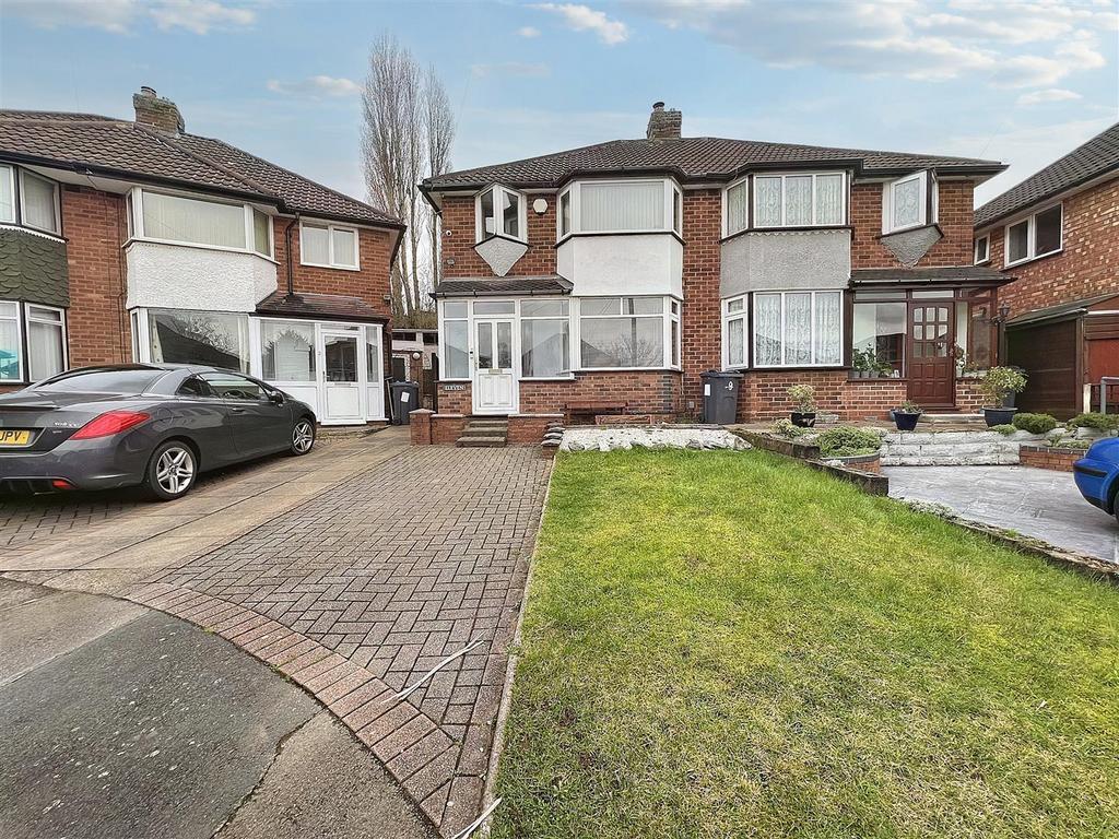 Fir Tree Close, Great Barr, Birmingham 3 bed semidetached house for