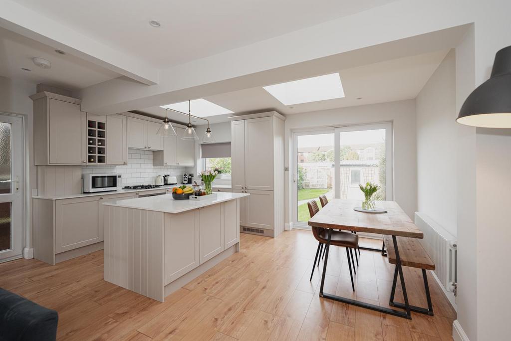 Dirdene Gardens, Epsom 3 bed end of terrace house for sale £600,000