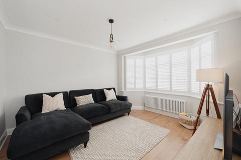 24 Dirdene Gardens, Epsom, KT17 4AX