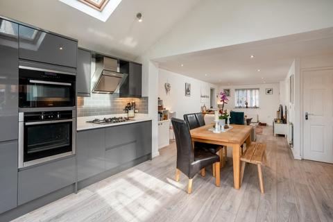 4 bedroom semi-detached house for sale - Longfellow Road, Stratford-upon-Avon