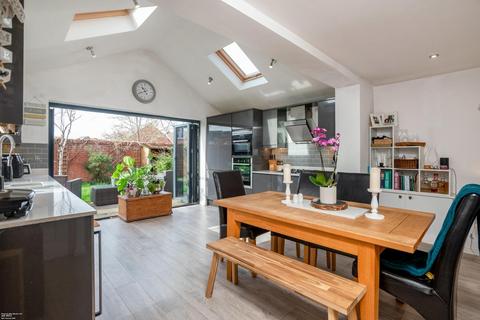 4 bedroom semi-detached house for sale, Longfellow Road, Stratford-upon-Avon