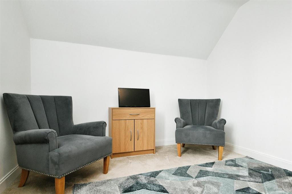 Main bedroom 4.jpg