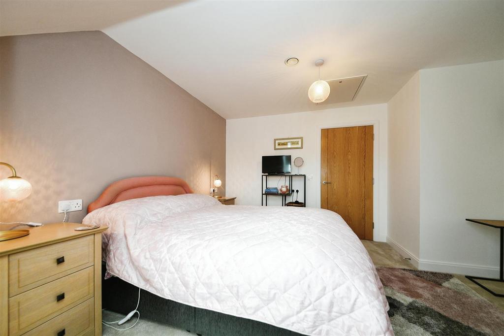 Second bedroom 2.jpg