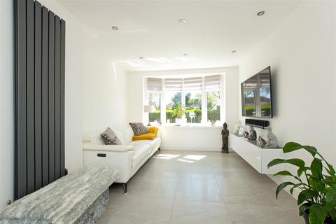 3 bedroom terraced house to rent - Kingsley Path, Burnham
