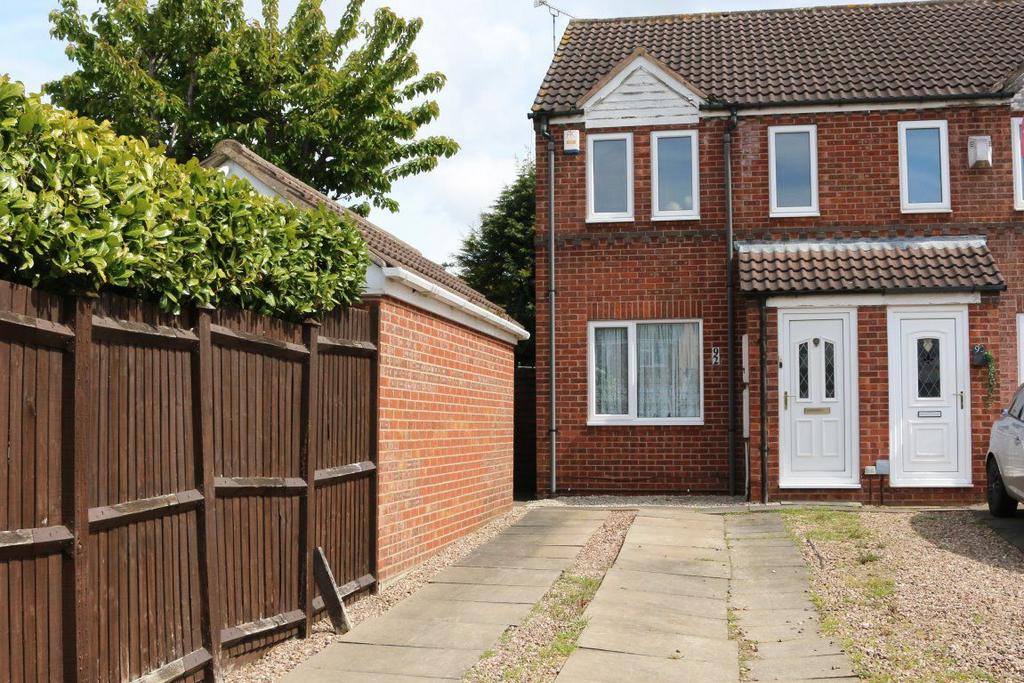 Bosworth Way, Long Eaton, NG10 1PF 2 bed terraced house £825 pcm (£